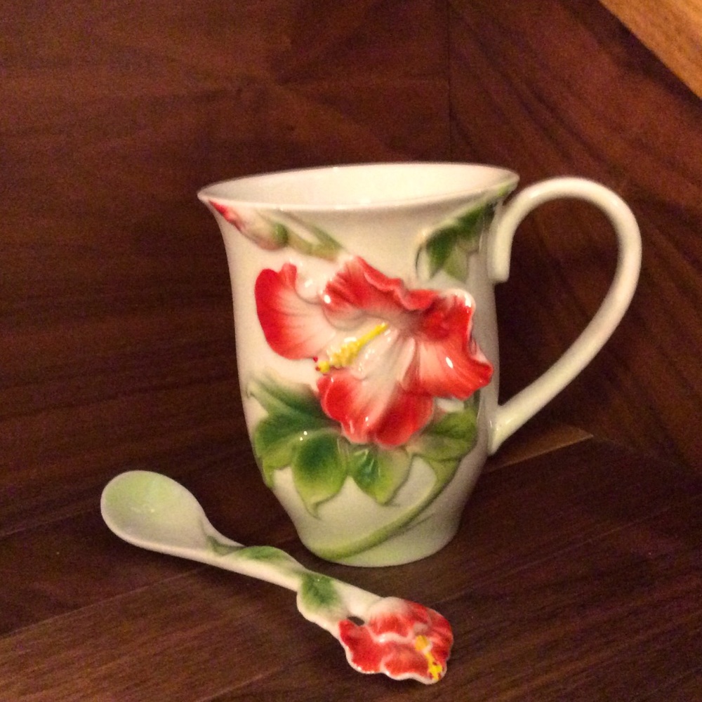Hibiscus Tea Cup with Spoon raised(3D) per photos